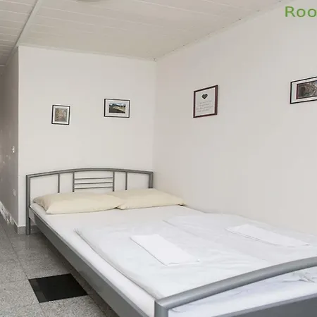 Hostel 24\u002f2