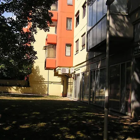 Hostel 24\u002f2