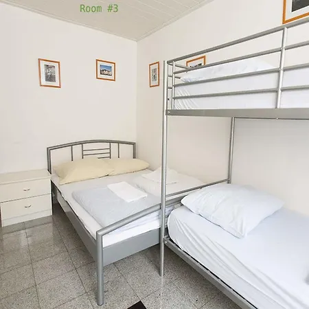 Hostel 24\u002f2 *